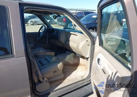 1998 Chevrolet Suburban 1500 из США, поврежденный, VIN 3GNEC16R4WG115396